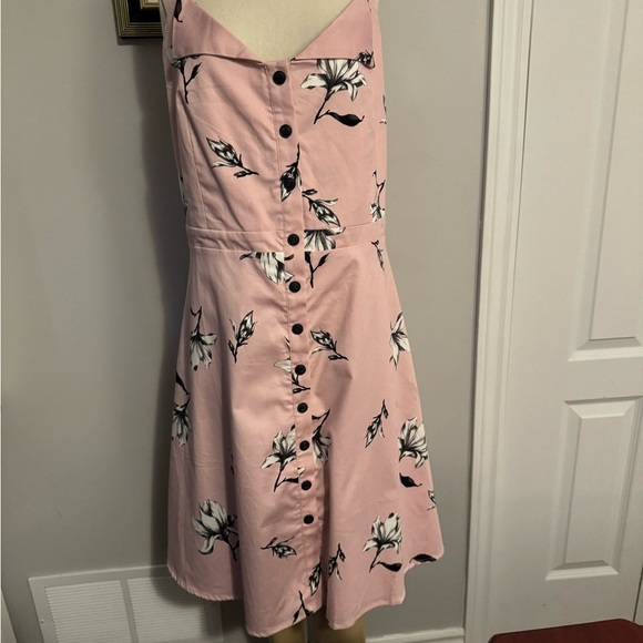 LeChateau gorgeous NWT summer, Floral Button-Down Dress - Picture 5 of 10